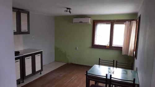 0d555afd-40a4-4bae-b0cb-f11709e69e82